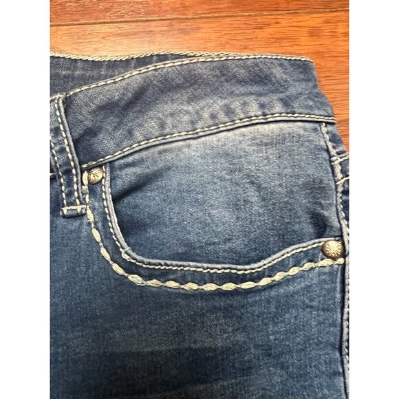 A.N.A A New Approach Cropped Jeans Women's Size 10 Blue Mid Rise Embellished - Picture 6 of 12